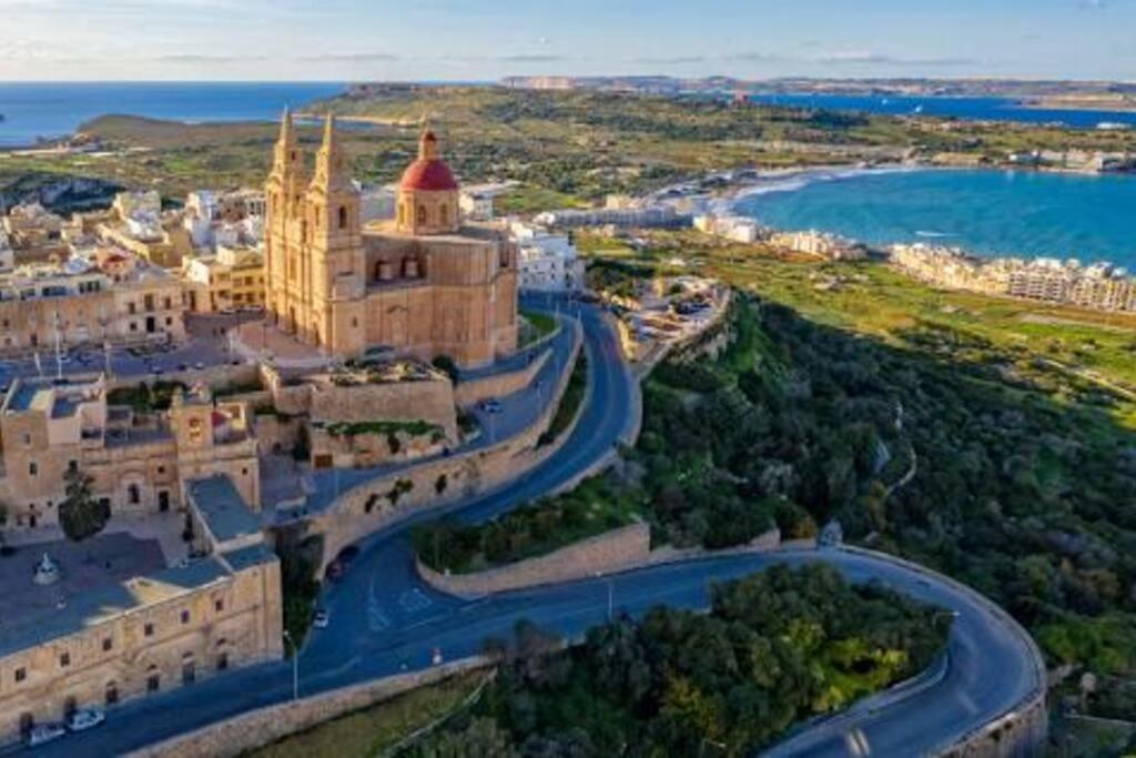 Seaside Serenity - A Lovely Apartment With Views Mellieħa Kültér fotó